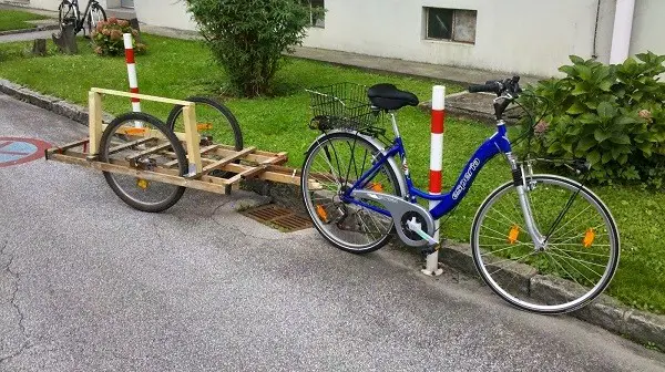 remorcă pentru biciclete din lemn