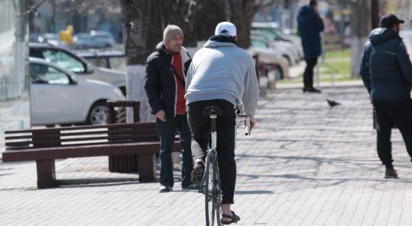 Poți merge cu bicicleta pe trotuare: Caracteristici și interdicții